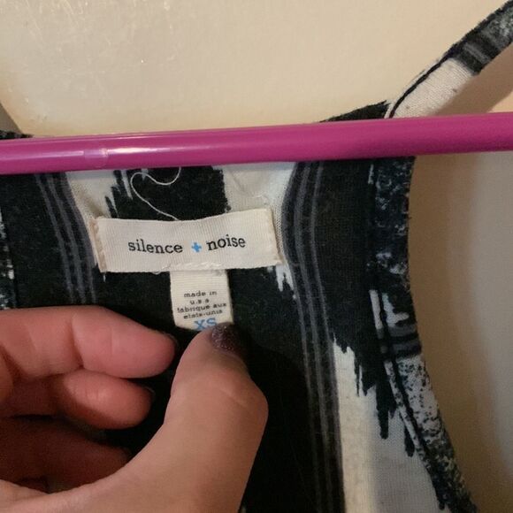 Silence and noise abstract tank top - Picture 3 of 7